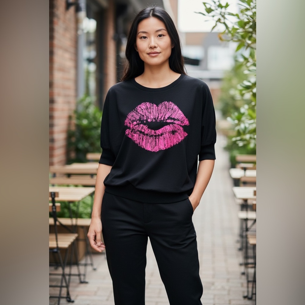 Hot Pink Lips Top. Size Medium